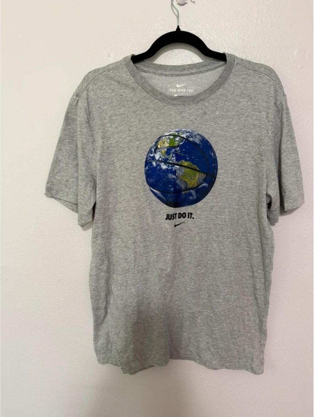 Nike Men’s medium (nwot) t shirt